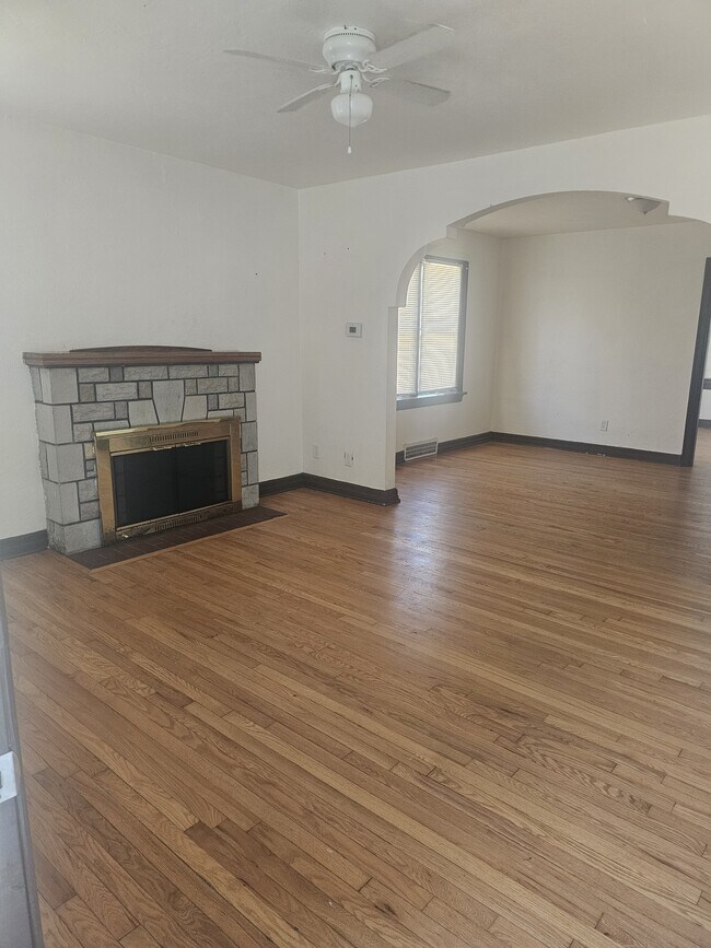 Foto del edificio - 2824 Colonial Ave