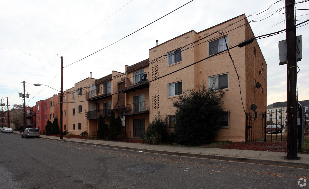 Foto del edificio - 5009 D St SE