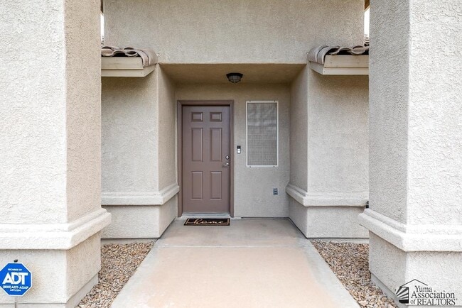 Building Photo - 2637 S 37th Dr