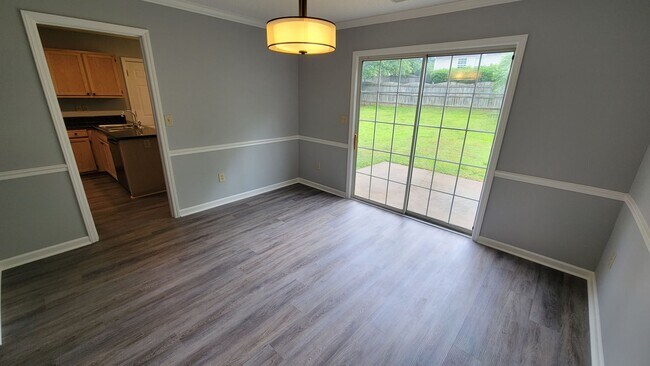 Foto del edificio - 4 Bed, 2.5 Bath Home Available Now in Riverside Chase