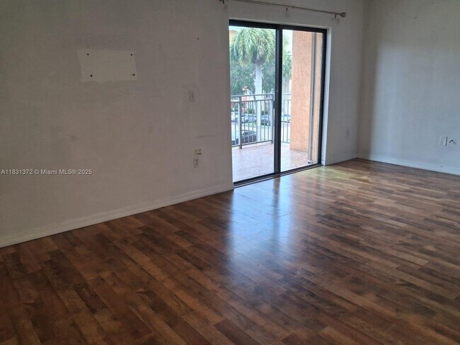 Building Photo - 9340 Fontainebleau Blvd