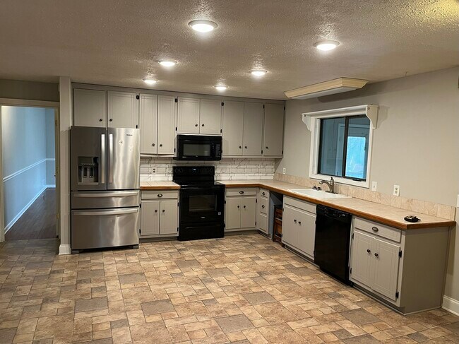 Building Photo - 254 Ridgecrest Dr