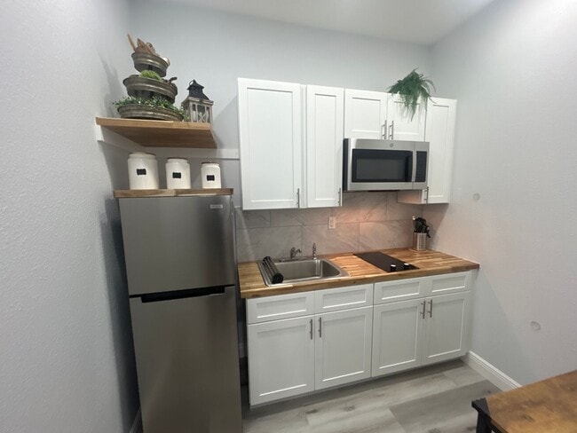 Building Photo - 901 Vicenza St