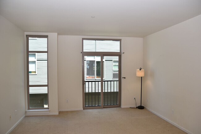 Building Photo - Newly Available 2 Bedroom 2 Bath Tacoma To...