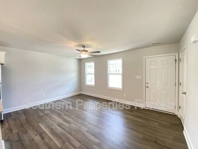 Building Photo - 529 Hamlet Dr