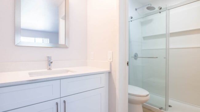 Bathroom - Oak Park Apartment Homes