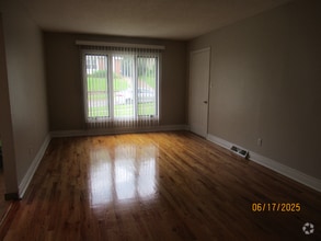 Building Photo - 105 Loomis Ave