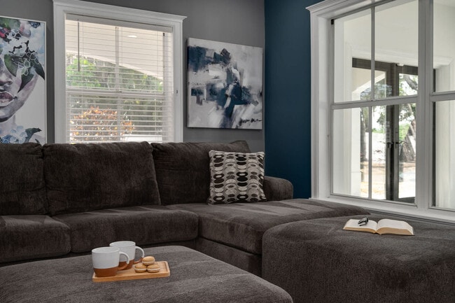 Building Photo - 6710 Myrna Dr