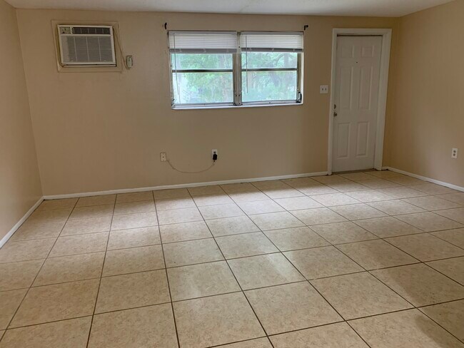 Building Photo - 1211 mook st