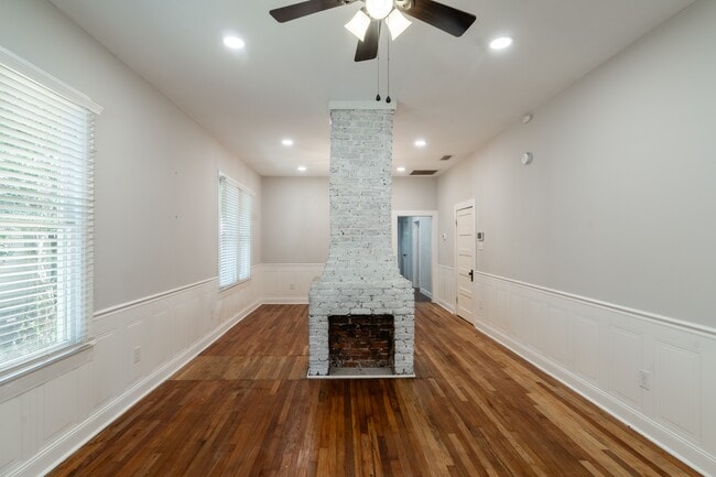Building Photo - 209 S Fulton St
