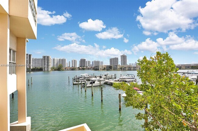 Building Photo - 18051 Biscayne Blvd