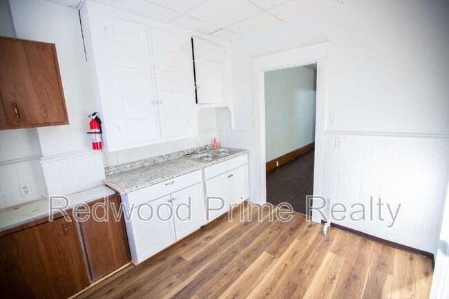 Foto del edificio - 554 Highland Avenue