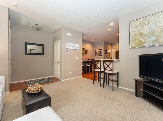 Entrada y armario - 15186 SW Canyon Wren Way