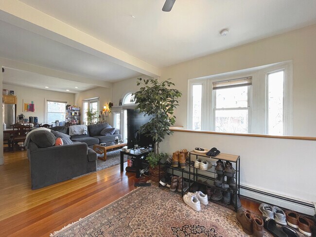 Foto del edificio - 66 Englewood Ave