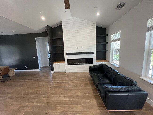 Foto del edificio - Paradise home for rent-Light Bright 3 bed ...