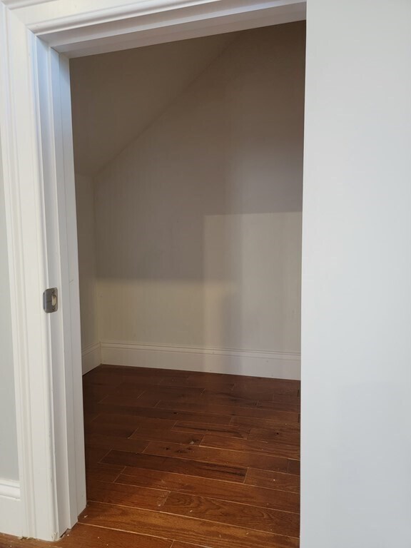 Building Photo - 946 Warren Ave