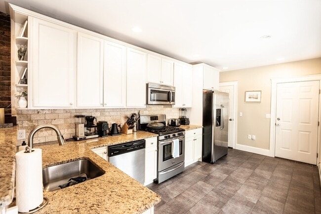 Building Photo - 45 Mystic St