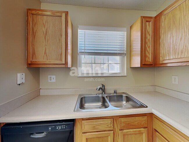 Foto del edificio - 1632 Raintree Ct