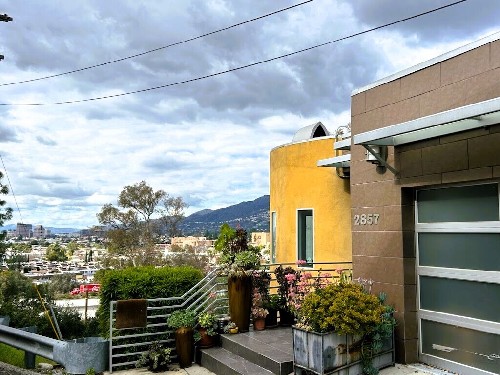 Building Photo - 2857 El Roble Dr