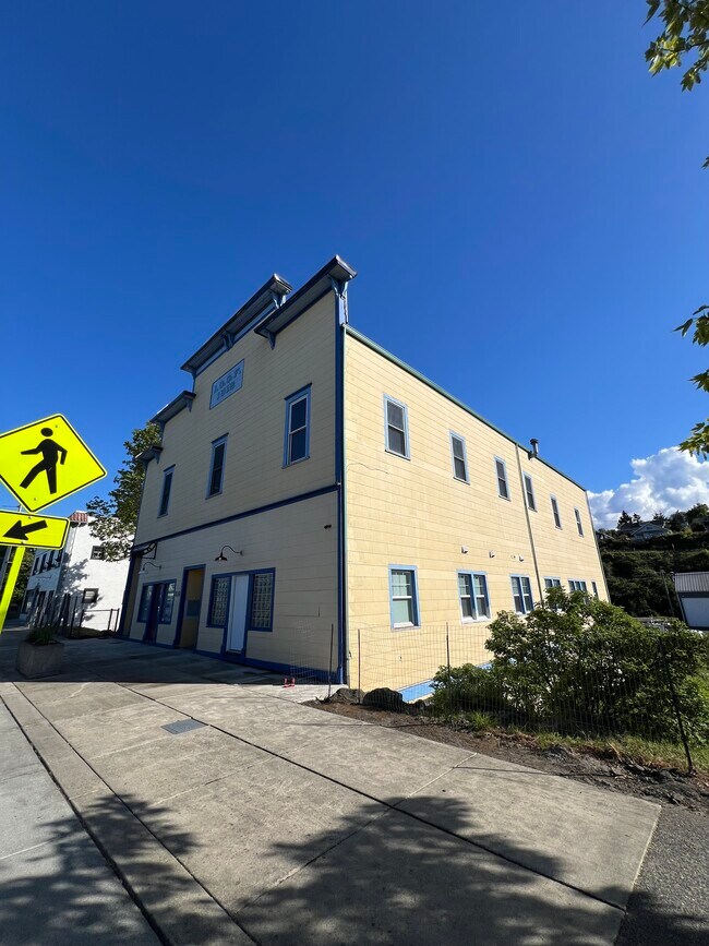 Foto del edificio - 316 W 1st St