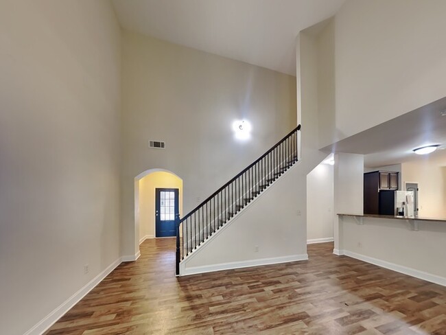Building Photo - Beautiful home located in Lawernceville!