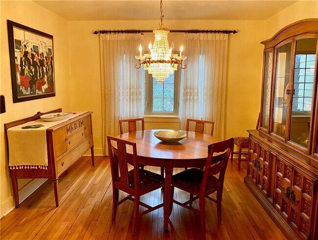 Foto del edificio - 1333 Cordova Rd