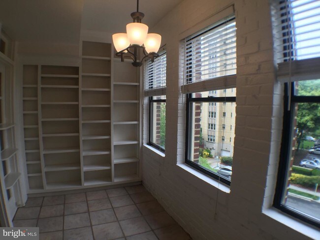 Foto del edificio - 4707 Connecticut Ave NW