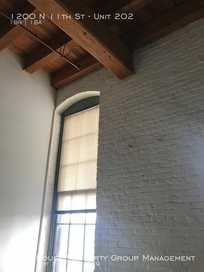 Foto del edificio - Converted Warehouse Apartment Space