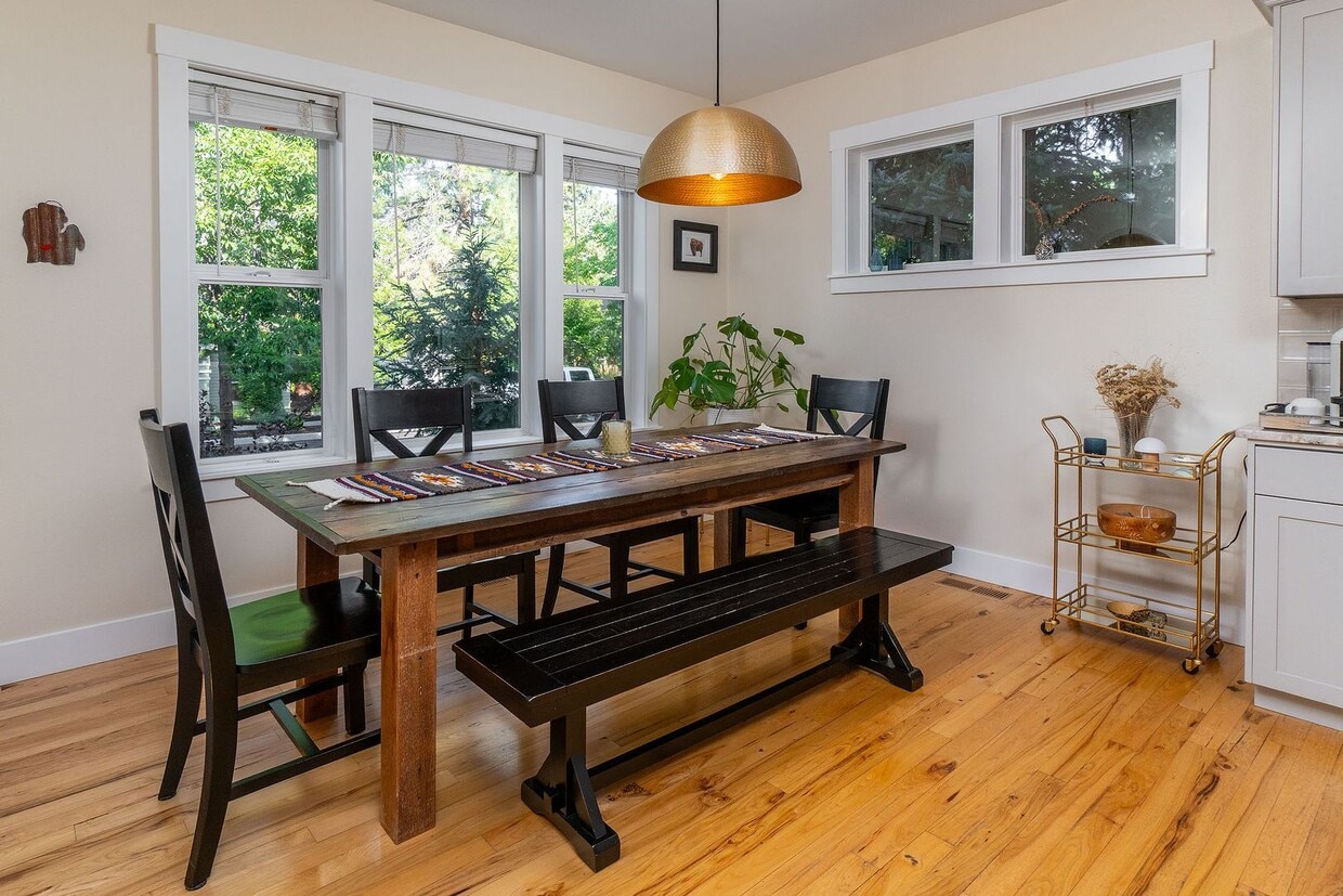 Foto principal - Beautiful Craftsman Style Home in Northwes...