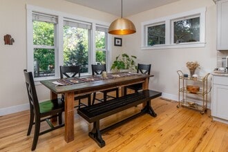 Building Photo - 1554 NW John Fremont St