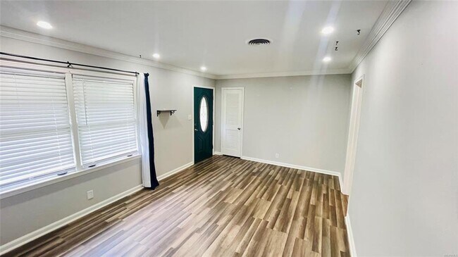 Building Photo - 3410 Milan Dr