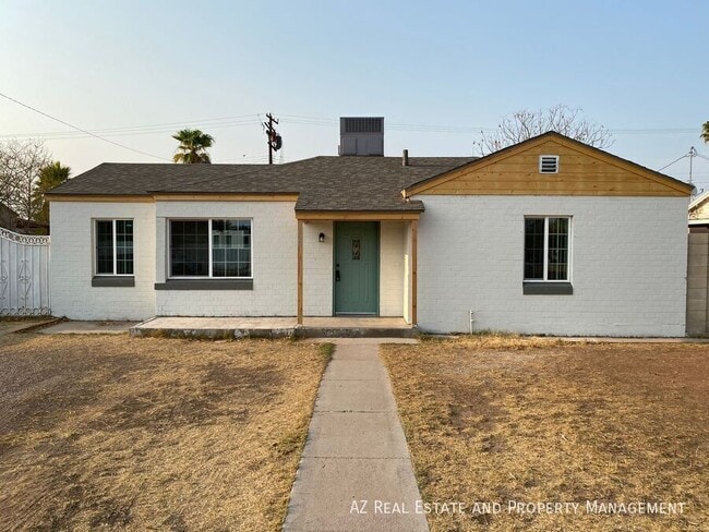 Photo - 1628 E Granada Rd House