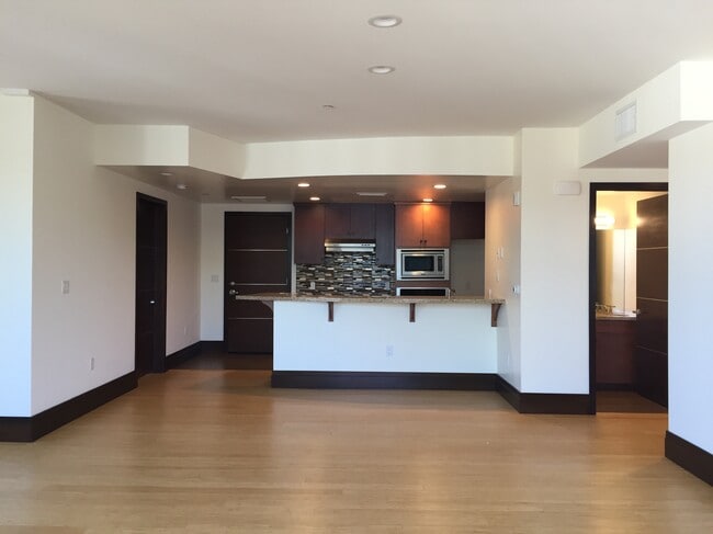 Building Photo - 420 E Las Tunas Dr