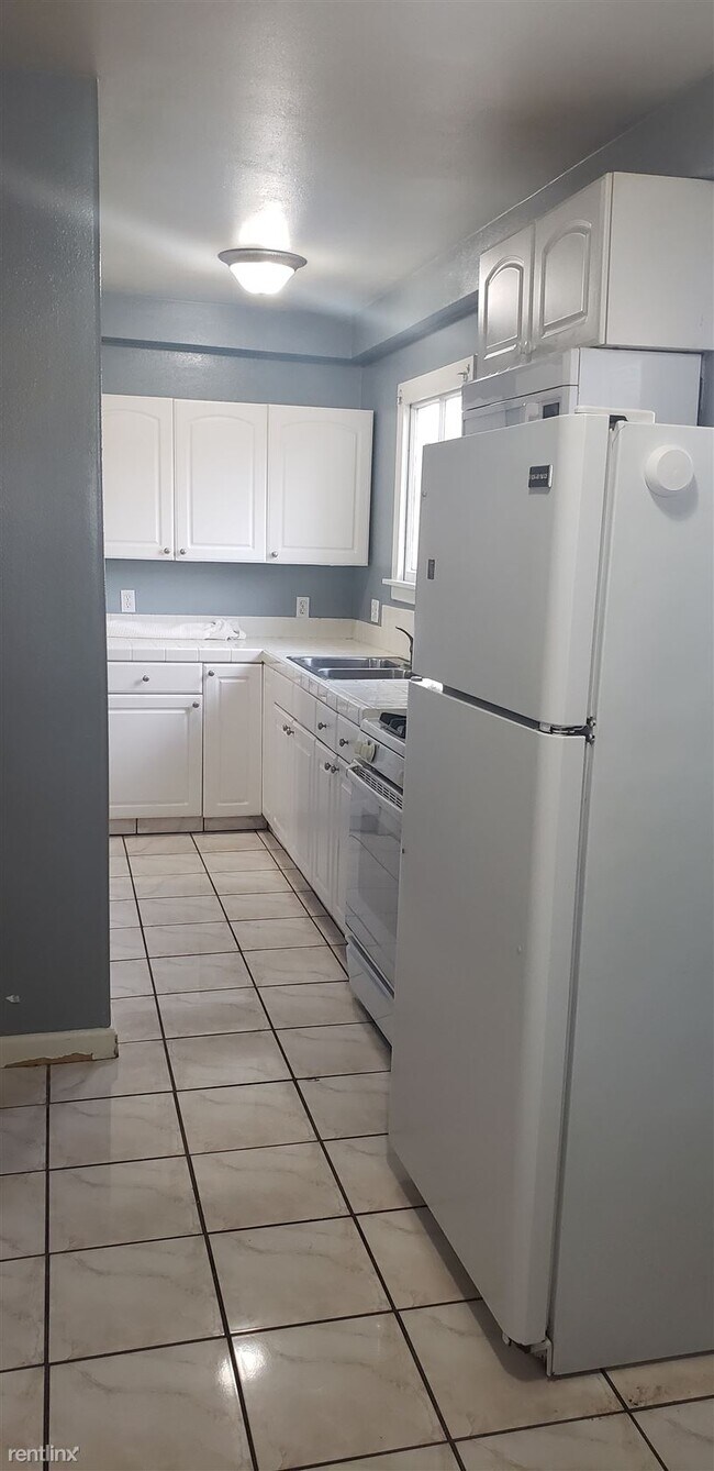 Foto del edificio - 1 br, 1 bath Triplex - 3389 Mulberry Stree...