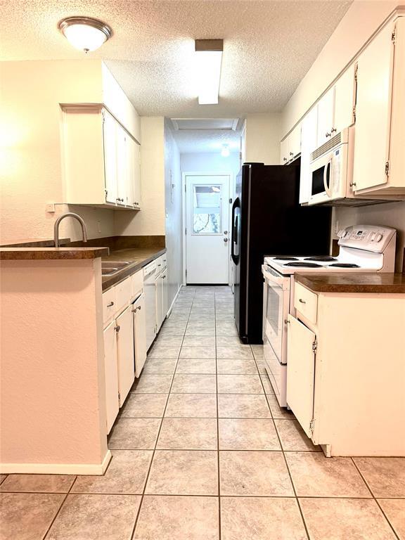 Building Photo - 9901 Hundred Oaks Cir