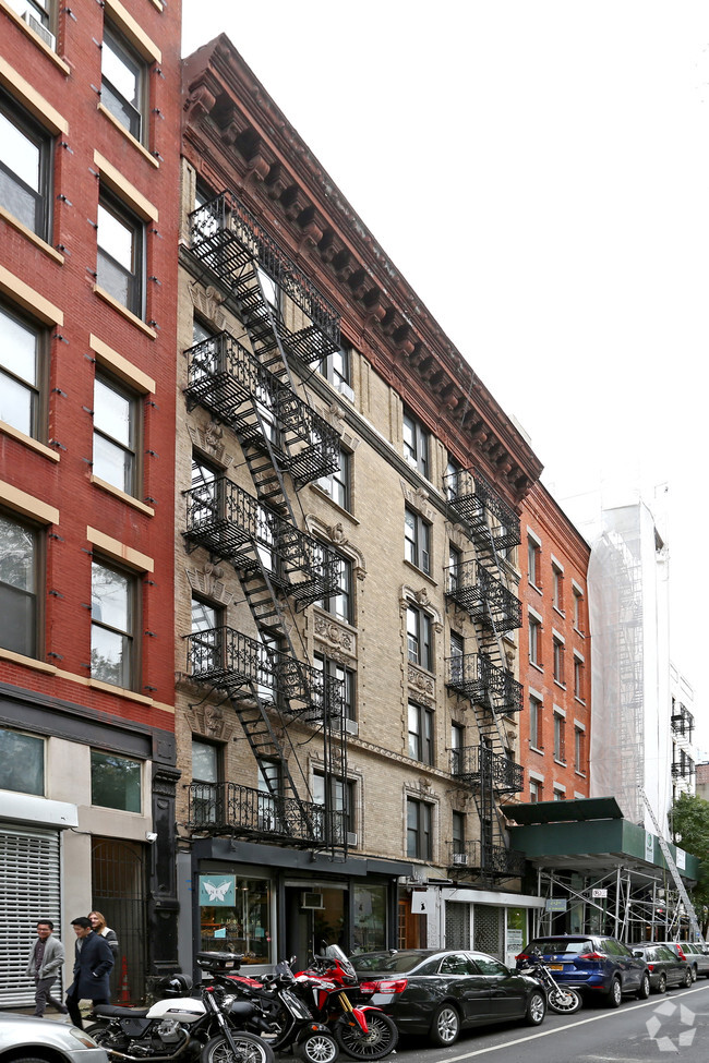 Building Photo - 98-100 Thompson St