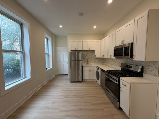 Building Photo - 1322 W Ohio St