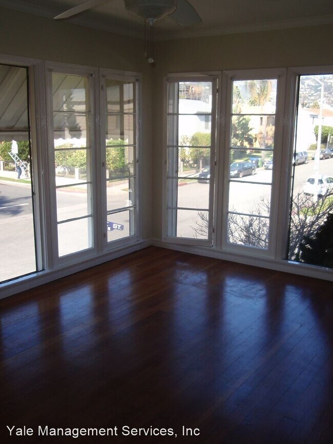 Foto del edificio - 8320-8326 W 1st St