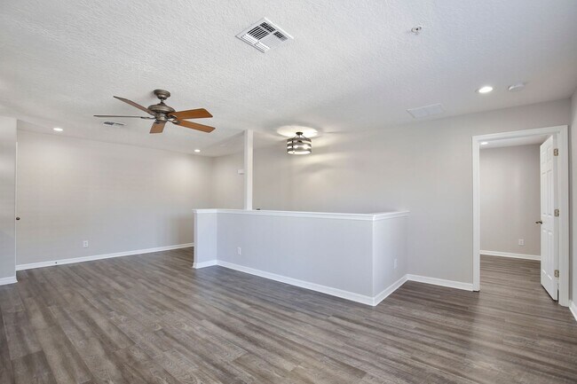 Foto del edificio - Modern 1/1 Spacious Apartment with 1 Car G...