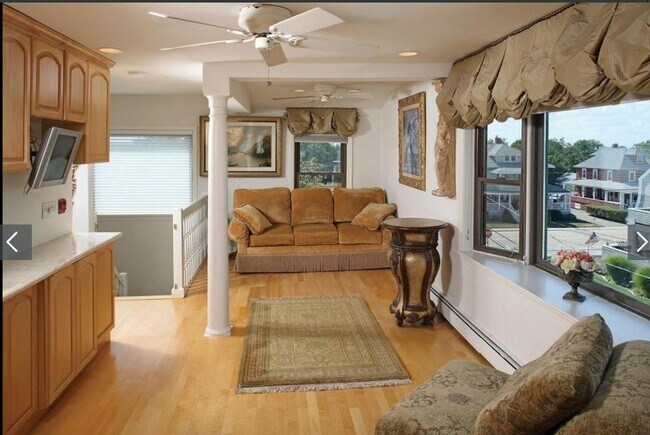 DEN - 8 Alden St