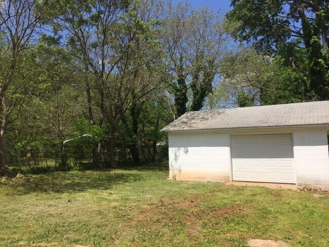 Building Photo - 4 Yellowstone Dr