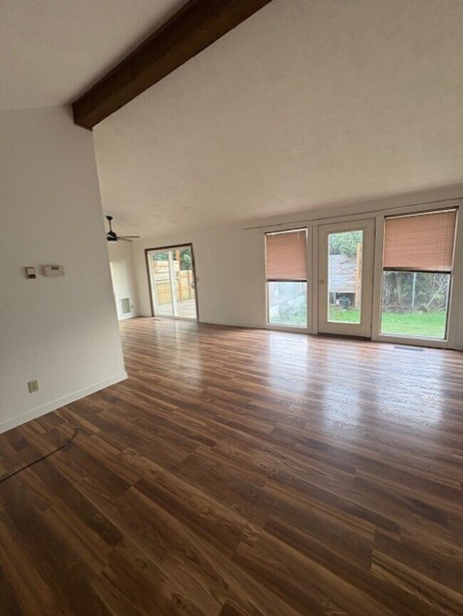 Foto del edificio - 3 bedroom/2 bath home