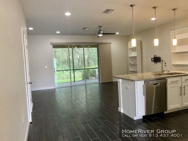 Foto del edificio - Beautiful 3b/3b Townhome!