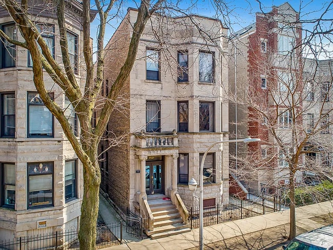 Building Photo - 3521 N Wilton Ave