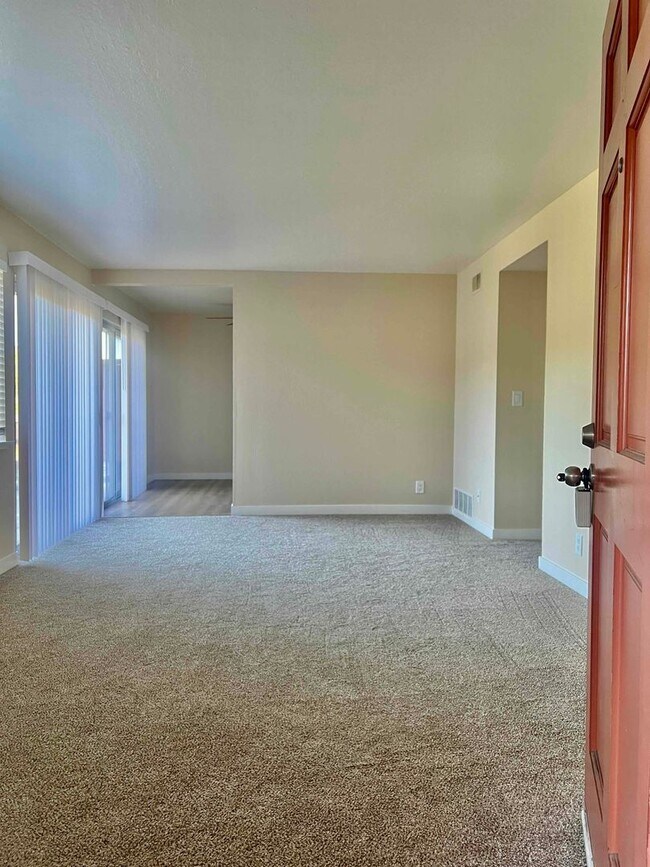 Building Photo - 155 Nova Albion Way