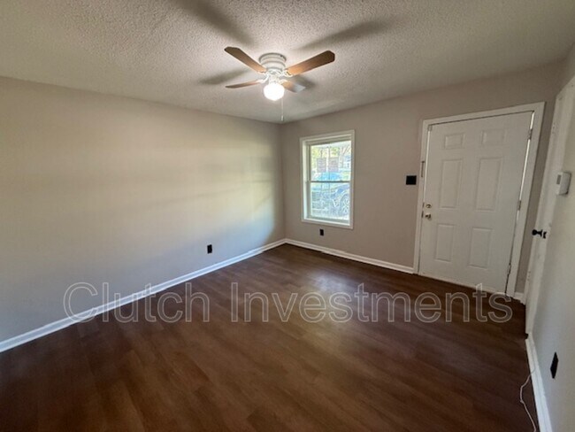 Foto del edificio - 2935 Briarwood Dr