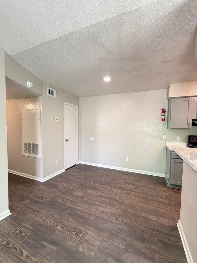 Building Photo - Hacienda Bonita Apartments