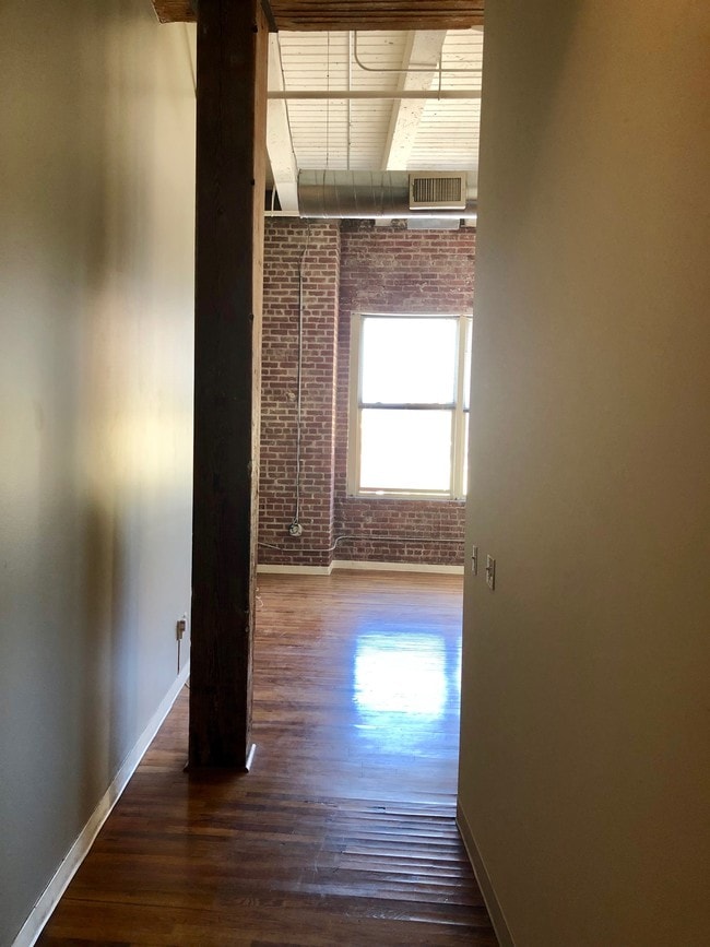 Entry - 220 Admiral Blvd