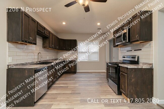 Foto del edificio - 1206 N Prospect-