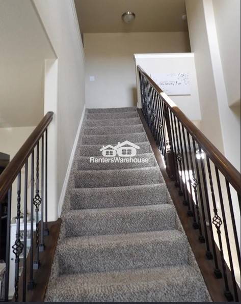 Building Photo - Spacious 4 Bed 3 Bath home in Stingray Park
